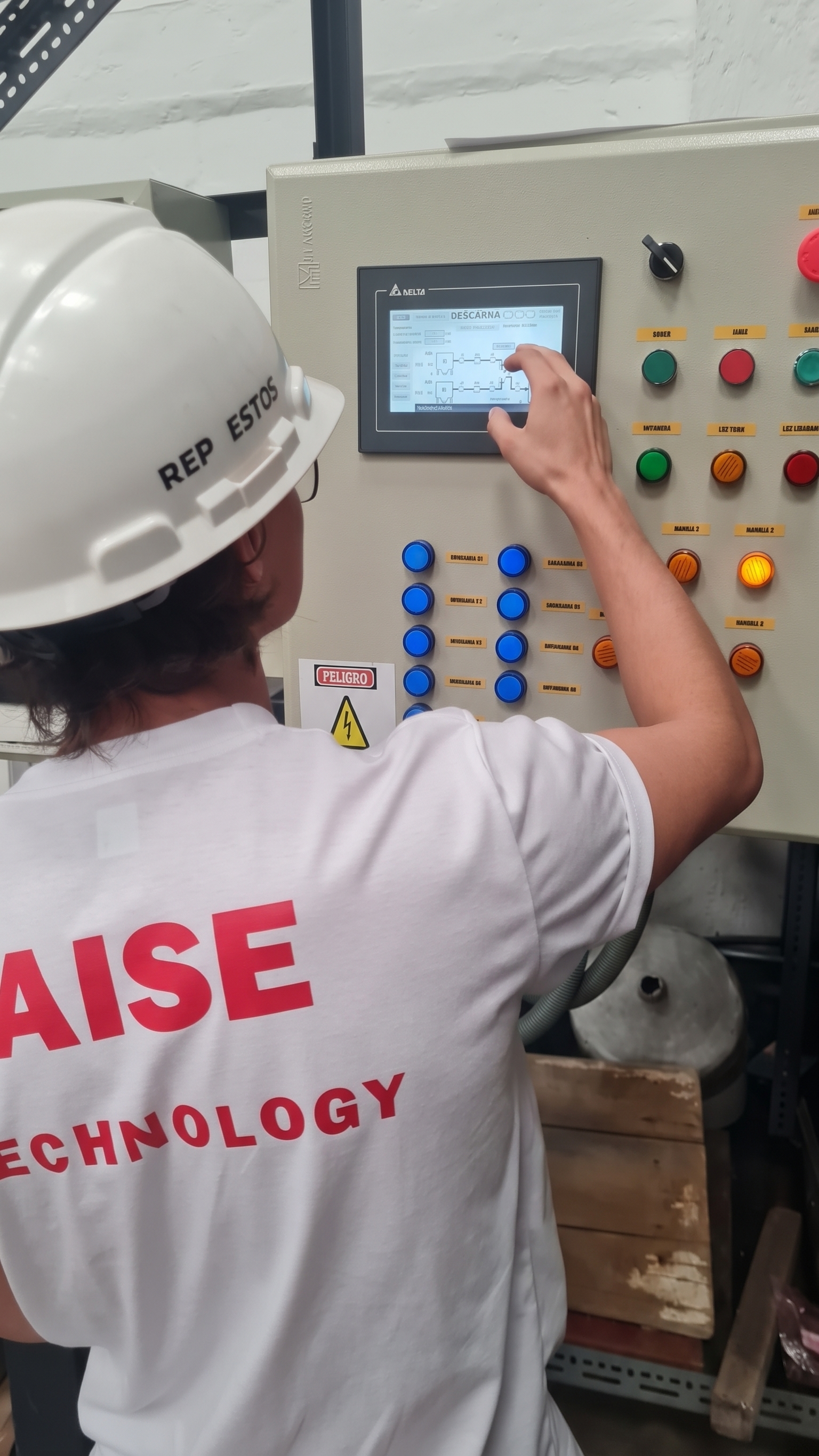 Ingeniero de HARWELT en Tablero de Control