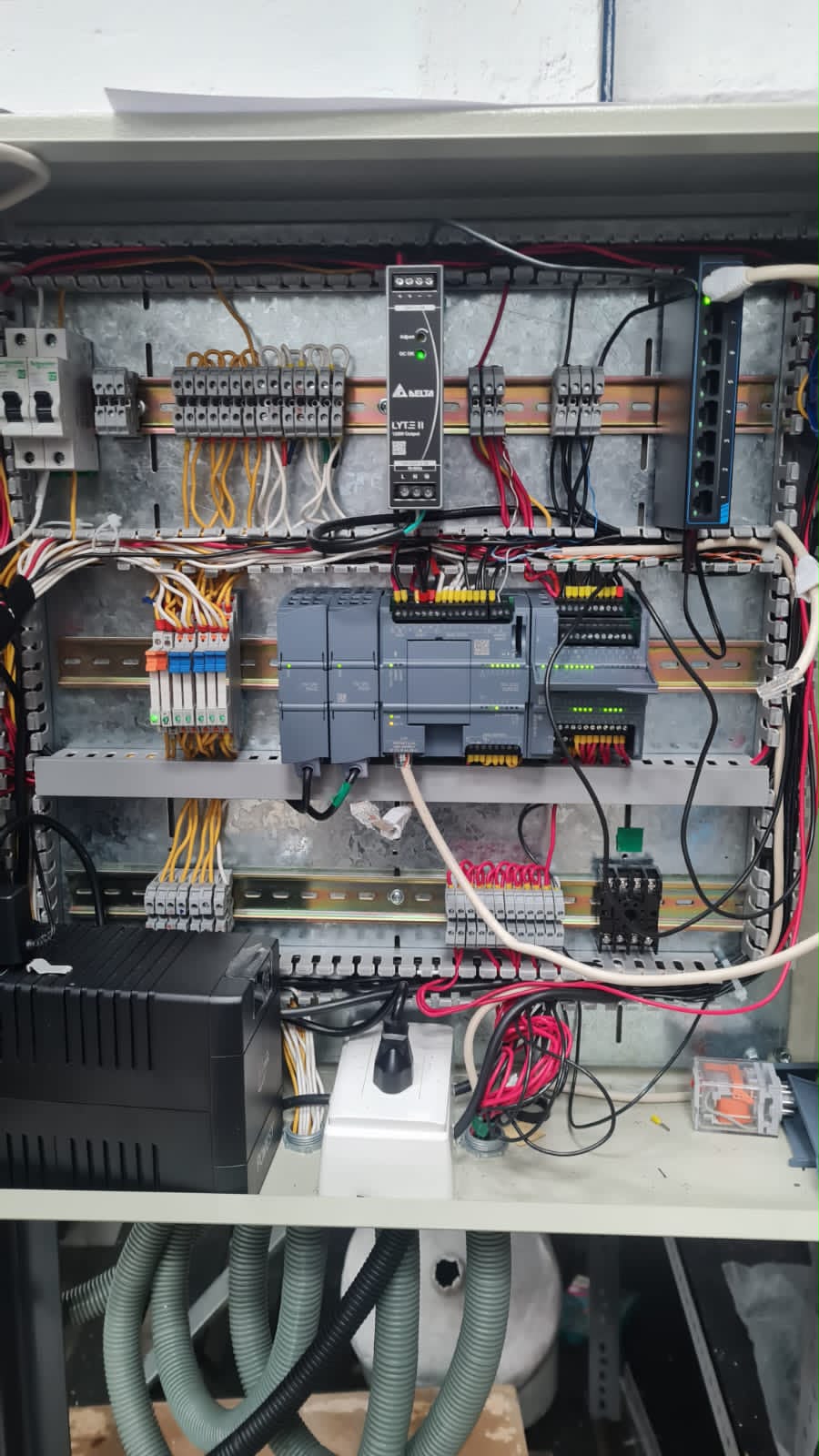 Tablero de control con PLC